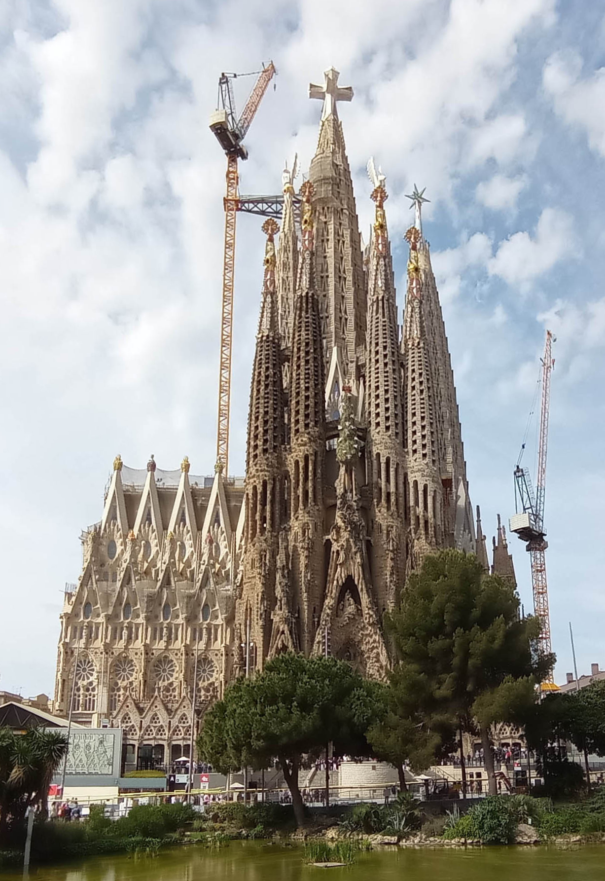 Vistas de Barcelona con la Sagrada Familia al fondo